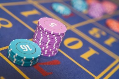 Auto Roulette wheel interface on playslot showing betting layout and timer