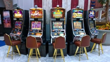 Live-dealer table interface on playslot showing blackjack game